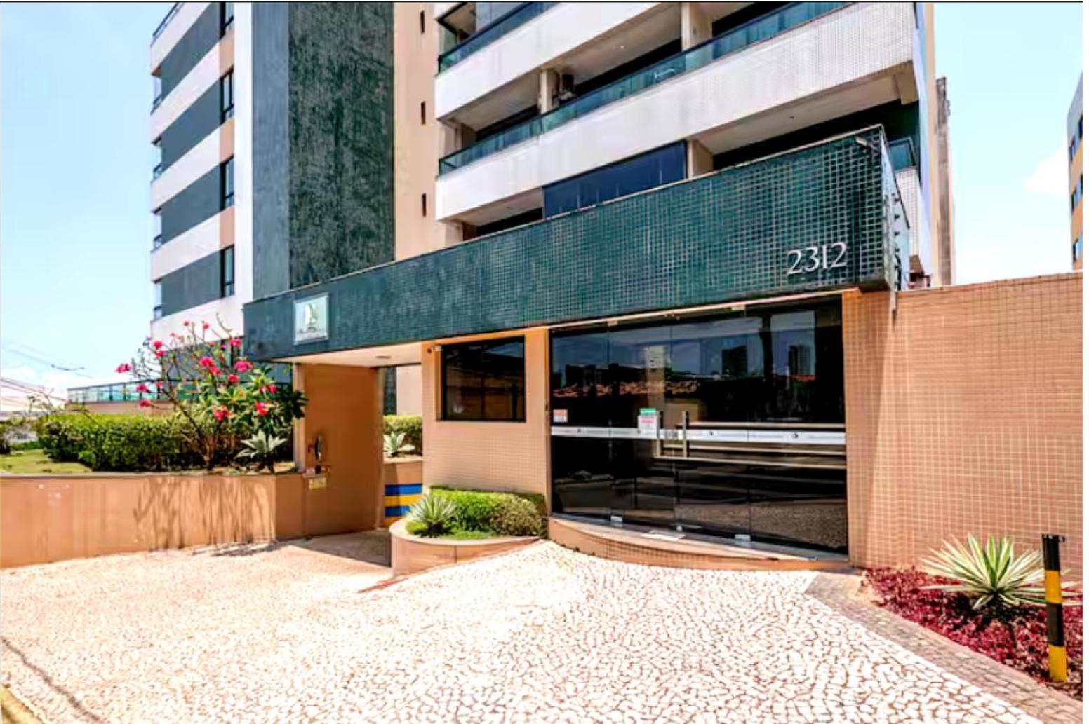 Apto Com Vista Mar No Rio Vermelho Piscina E Garagem Salvador
